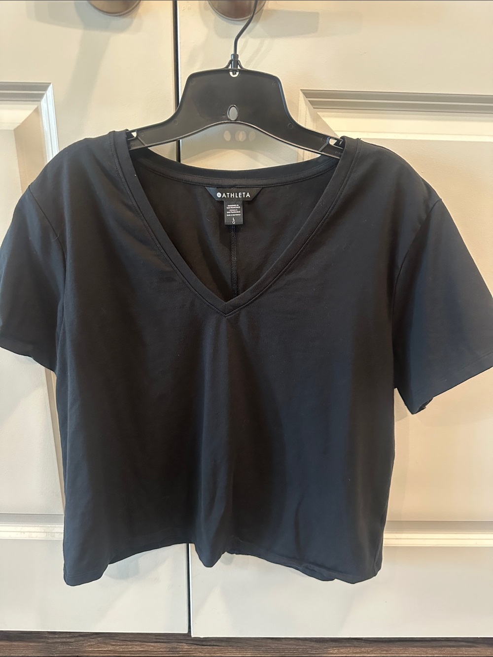 Athleta Black V-Neck Short Sleeve Cropped Tee